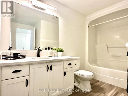 214 Red Clover Court, Kitchener, ON - Indoor Photo Showing Bathroom