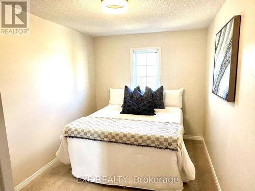 214 Red Clover Court, Kitchener, ON - Indoor Photo Showing Bedroom