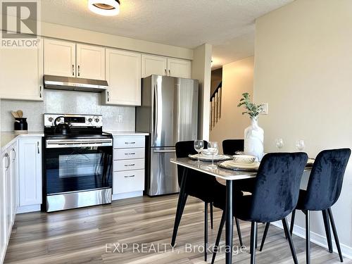 214 Red Clover Court, Kitchener, ON - Indoor Photo Showing Kitchen