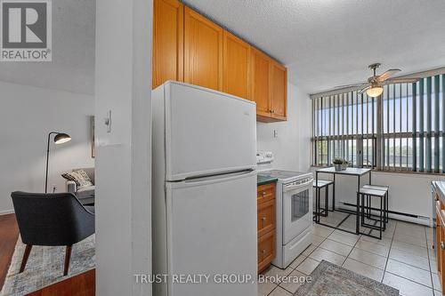 403 - 15 Kensington Road, Brampton, ON - Indoor Photo Showing Kitchen