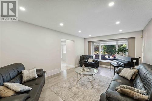 1010 Cahill Drive W, Ottawa, ON - Indoor Photo Showing Living Room