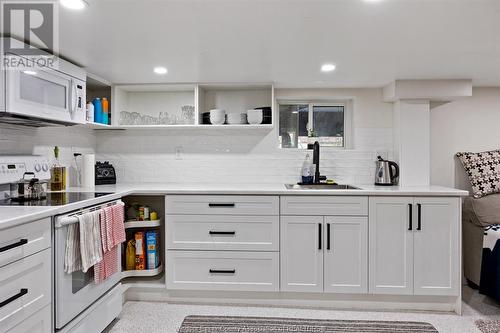 3021 Walker Road, Windsor, ON - Indoor Photo Showing Kitchen