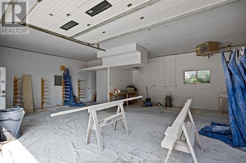 3021 Walker Road, Windsor, ON - Indoor Photo Showing Garage