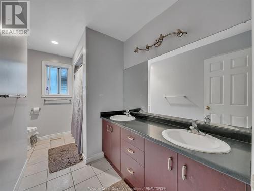 2480 Radcliff Avenue, Windsor, ON - Indoor Photo Showing Bathroom