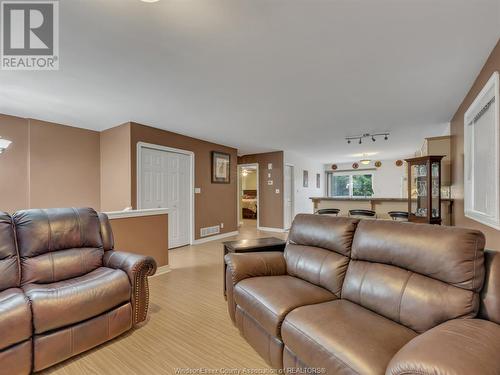 2480 Radcliff Avenue, Windsor, ON - Indoor Photo Showing Living Room