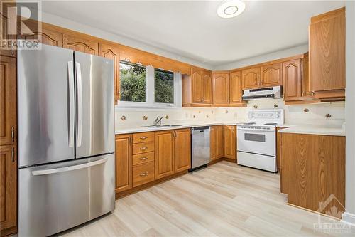 1403 Woodward Avenue, Ottawa, ON - Indoor Photo Showing Kitchen With Double Sink