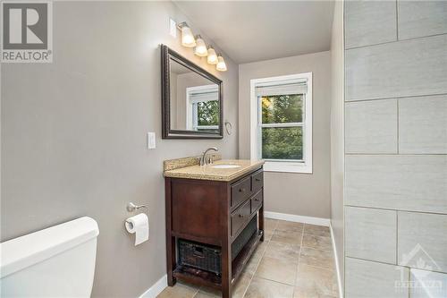 1403 Woodward Avenue, Ottawa, ON - Indoor Photo Showing Bathroom