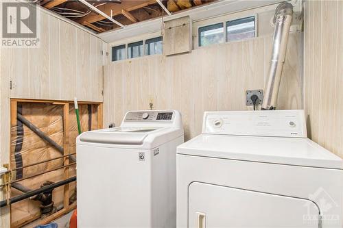 1403 Woodward Avenue, Ottawa, ON - Indoor Photo Showing Laundry Room