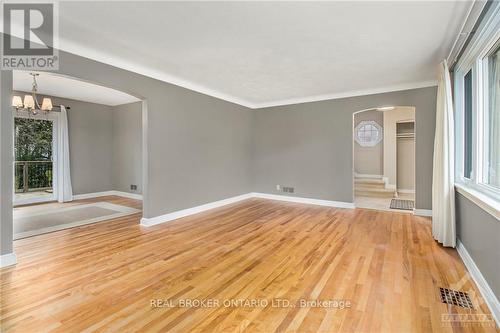 1403 Woodward Avenue, Ottawa, ON - Indoor Photo Showing Other Room