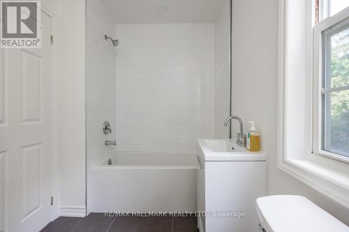 5 Merritt Road, Toronto, ON - Indoor Photo Showing Bathroom