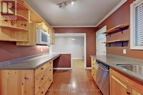 16 Knowles Crescent, Aurora, ON - Indoor Photo Showing Kitchen