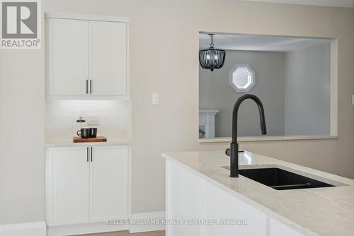 429 Mathews Court, Newmarket, ON - Indoor Photo Showing Kitchen With Double Sink