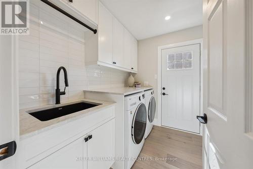 429 Mathews Court, Newmarket, ON - Indoor Photo Showing Laundry Room