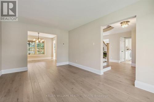 429 Mathews Court, Newmarket, ON - Indoor Photo Showing Other Room