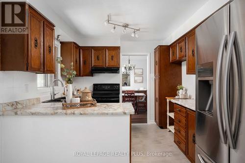 1209 Melton Drive, Mississauga, ON - Indoor Photo Showing Kitchen With Upgraded Kitchen