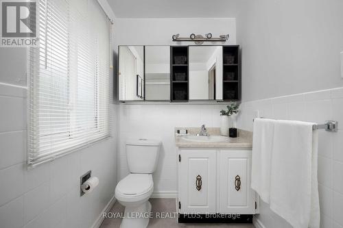 1209 Melton Drive, Mississauga, ON - Indoor Photo Showing Bathroom