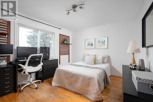 1209 Melton Drive, Mississauga, ON - Indoor Photo Showing Bedroom