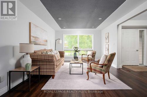 1209 Melton Drive, Mississauga, ON - Indoor Photo Showing Living Room