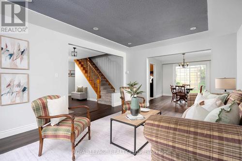 1209 Melton Drive, Mississauga, ON - Indoor Photo Showing Living Room