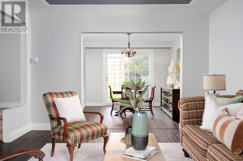 1209 Melton Drive, Mississauga, ON - Indoor Photo Showing Living Room