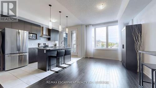 3068 Postridge Drive, Oakville, ON - Indoor Photo Showing Kitchen With Upgraded Kitchen