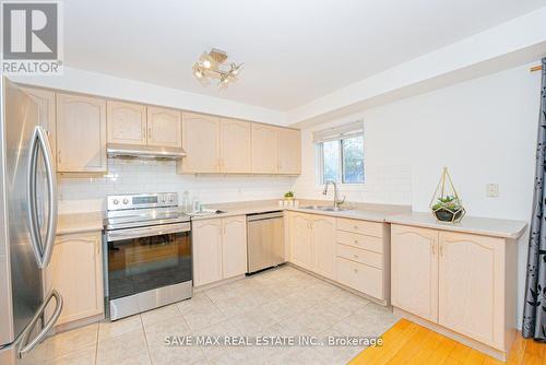 1014 Foxglove Place, Mississauga, ON - Indoor Photo Showing Kitchen With Double Sink