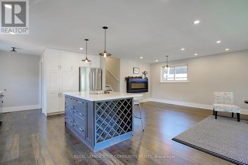 42 Devins Drive, Aurora, ON - Indoor Photo Showing Kitchen With Upgraded Kitchen