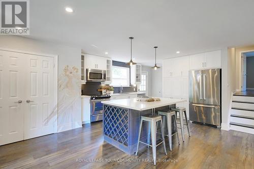 42 Devins Drive, Aurora, ON - Indoor Photo Showing Kitchen With Upgraded Kitchen