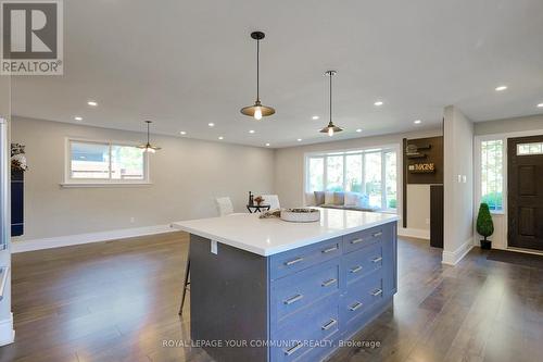 42 Devins Drive, Aurora, ON - Indoor Photo Showing Kitchen