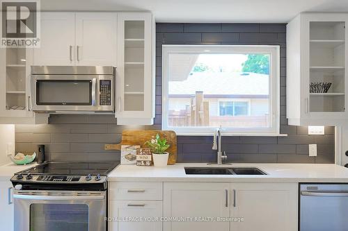 42 Devins Drive, Aurora, ON - Indoor Photo Showing Kitchen With Double Sink