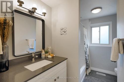 42 Devins Drive, Aurora, ON - Indoor Photo Showing Bathroom