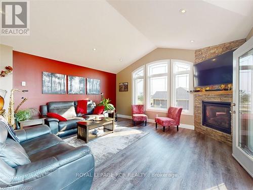 191 Ishwar Drive, Georgian Bluffs, ON - Indoor Photo Showing Living Room With Fireplace