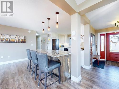 191 Ishwar Drive, Georgian Bluffs, ON - Indoor Photo Showing Dining Room