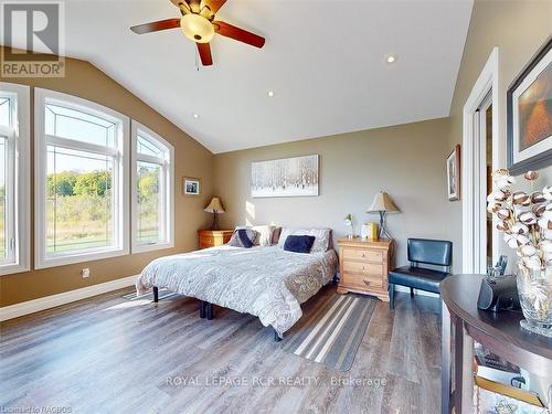 191 Ishwar Drive, Georgian Bluffs, ON - Indoor Photo Showing Bedroom