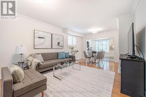 1341 Everall Road, Mississauga, ON - Indoor Photo Showing Living Room