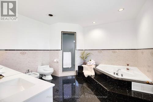 130 Grey Alder Avenue, Richmond Hill, ON - Indoor Photo Showing Bathroom