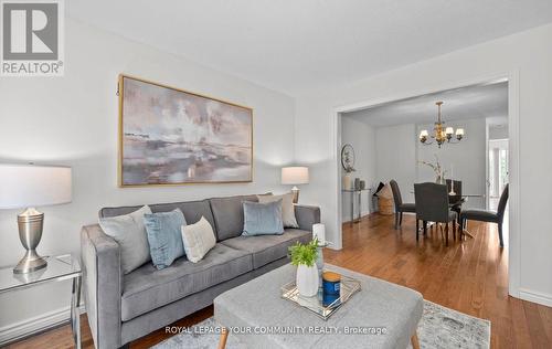 32 Mercer Crescent, Markham, ON - Indoor Photo Showing Living Room