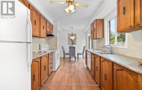 32 Mercer Crescent, Markham, ON - Indoor Photo Showing Kitchen With Double Sink