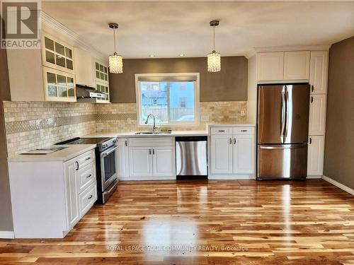 600 Brock Street S, Whitby, ON - Indoor Photo Showing Kitchen With Upgraded Kitchen