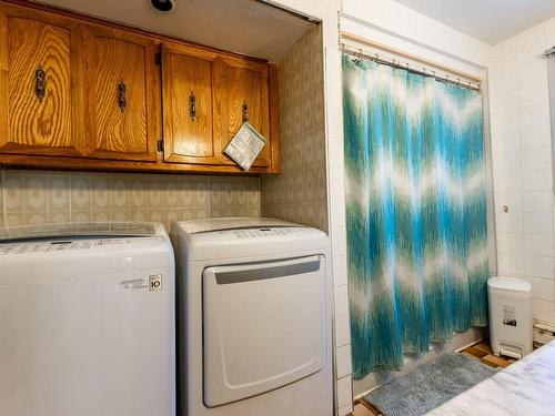 Bathroom - 12059 Rue Cousineau, Montréal (Ahuntsic-Cartierville), QC - Indoor Photo Showing Laundry Room