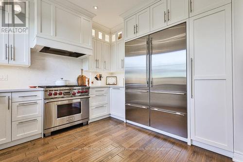 2355 Yolanda Drive, Oakville, ON - Indoor Photo Showing Kitchen With Upgraded Kitchen