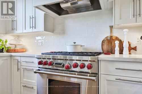 2355 Yolanda Drive, Oakville, ON - Indoor Photo Showing Kitchen With Upgraded Kitchen