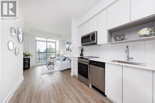 405 - 630 Greenwood Avenue, Toronto, ON - Indoor Photo Showing Kitchen