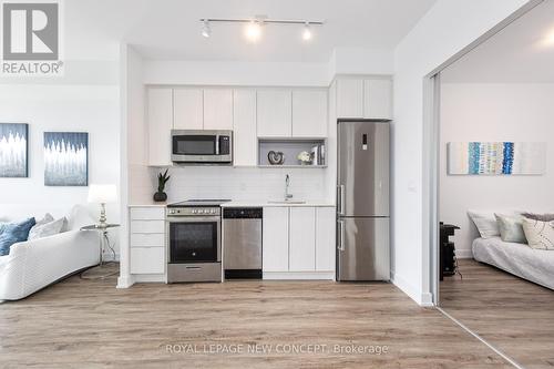 405 - 630 Greenwood Avenue, Toronto, ON - Indoor Photo Showing Kitchen