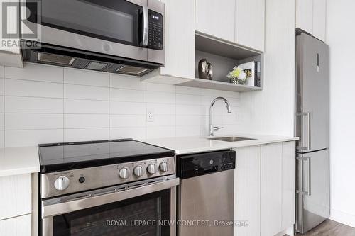 405 - 630 Greenwood Avenue, Toronto, ON - Indoor Photo Showing Kitchen With Upgraded Kitchen