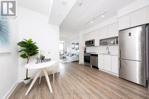 405 - 630 Greenwood Avenue, Toronto, ON - Indoor Photo Showing Kitchen