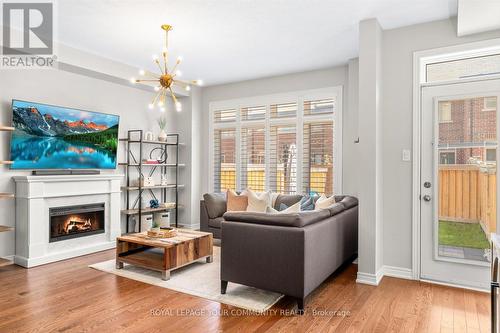 47 Beechborough Crescent, East Gwillimbury, ON - Indoor Photo Showing Living Room With Fireplace