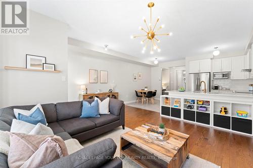 47 Beechborough Crescent, East Gwillimbury, ON - Indoor Photo Showing Living Room