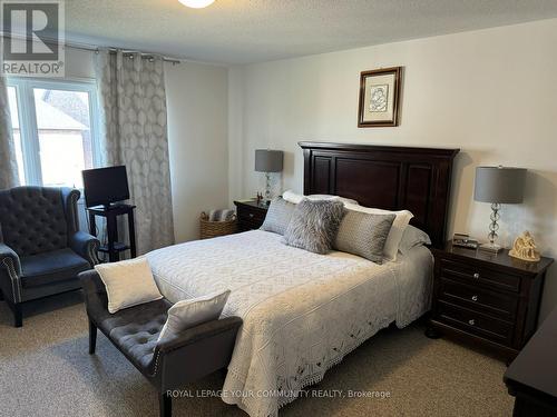 2248 Grainger Loop Road, Innisfil, ON - Indoor Photo Showing Bedroom