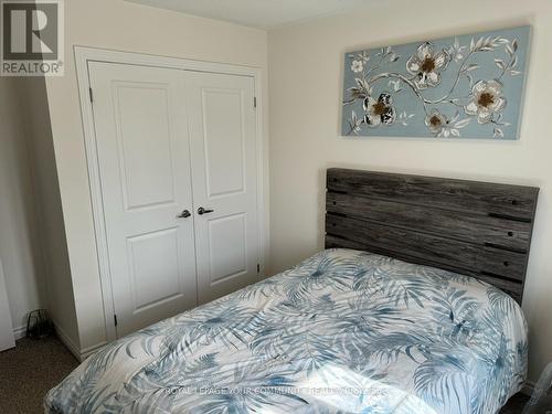 2248 Grainger Loop Road, Innisfil, ON - Indoor Photo Showing Bedroom